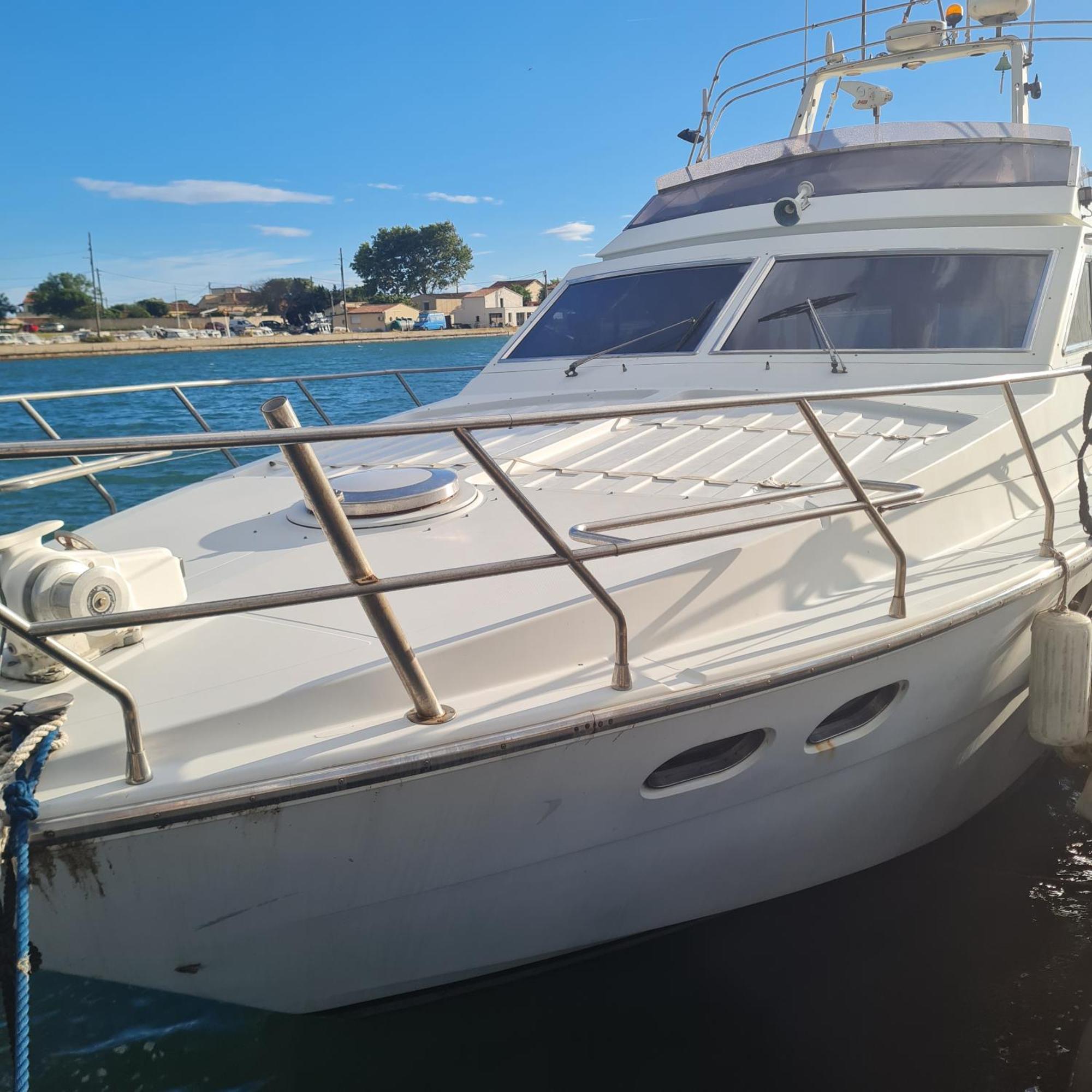 Nuit Insolite Bateau A Quai - Port Saint Louis Du Rhone 外观 照片